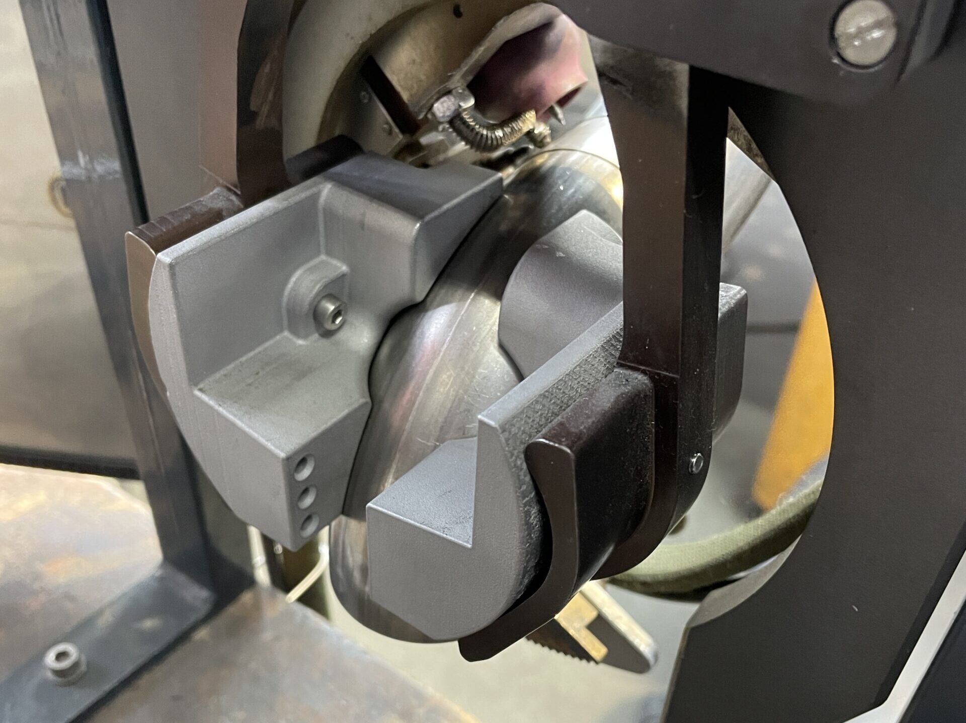 mounted clamping jaws